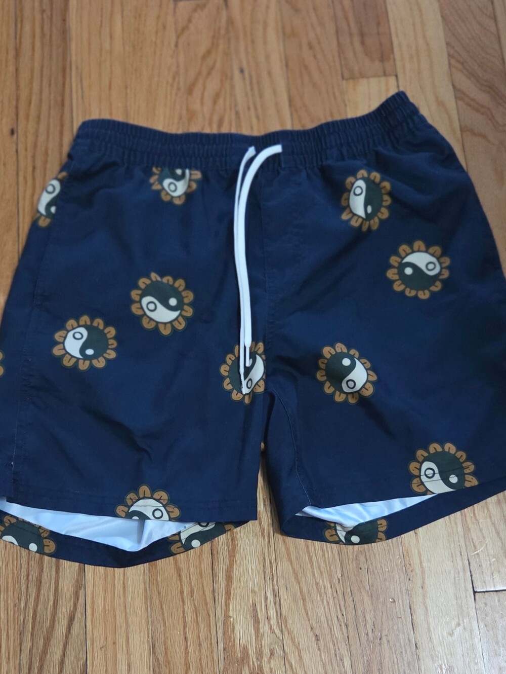 Vans Mens Relaxed Fit Navy Athletic Shorts with Yin-Yang Print EUC Size S